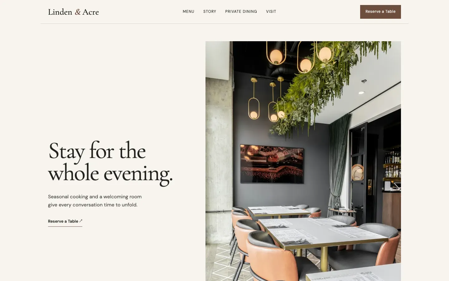 Editorial Glamour demo home page: a restaurant headline beside a photo of its dining room
